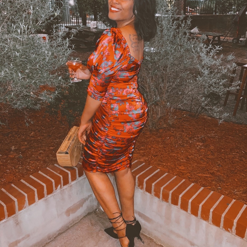 Monet Midi Dress (in rouge)